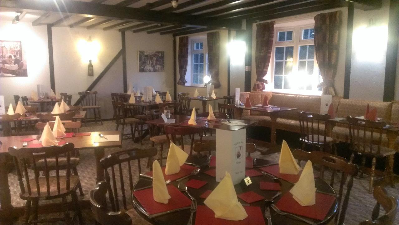 The Railway Inn Forden Екстер'єр фото