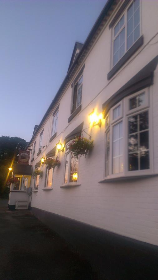 The Railway Inn Forden Екстер'єр фото