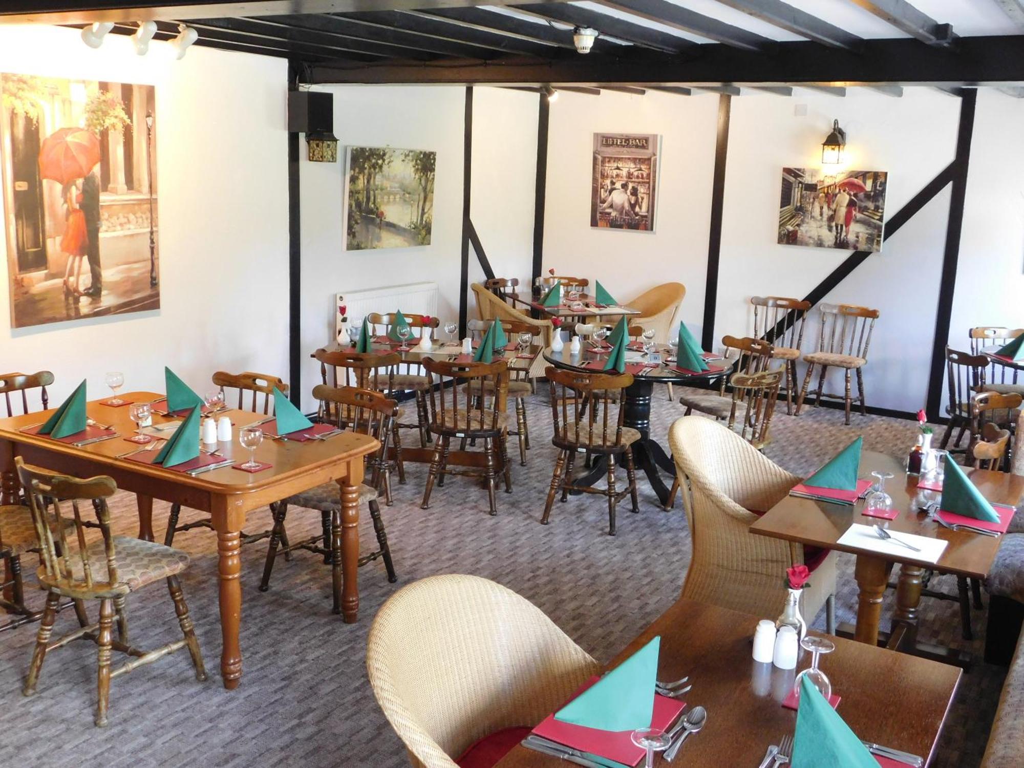 The Railway Inn Forden Екстер'єр фото