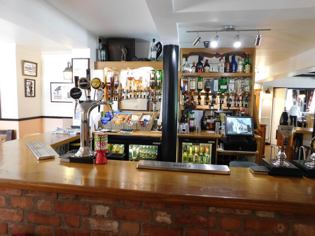 The Railway Inn Forden Екстер'єр фото