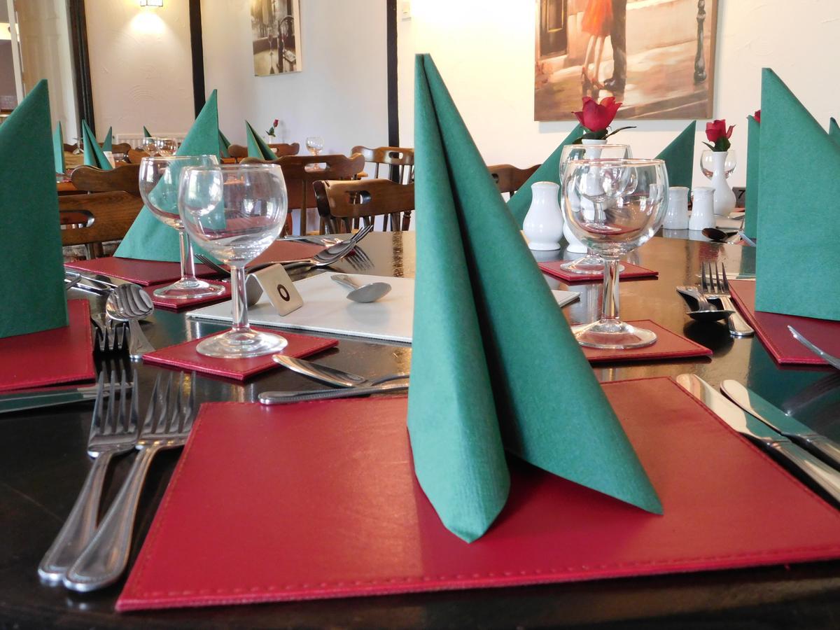 The Railway Inn Forden Екстер'єр фото