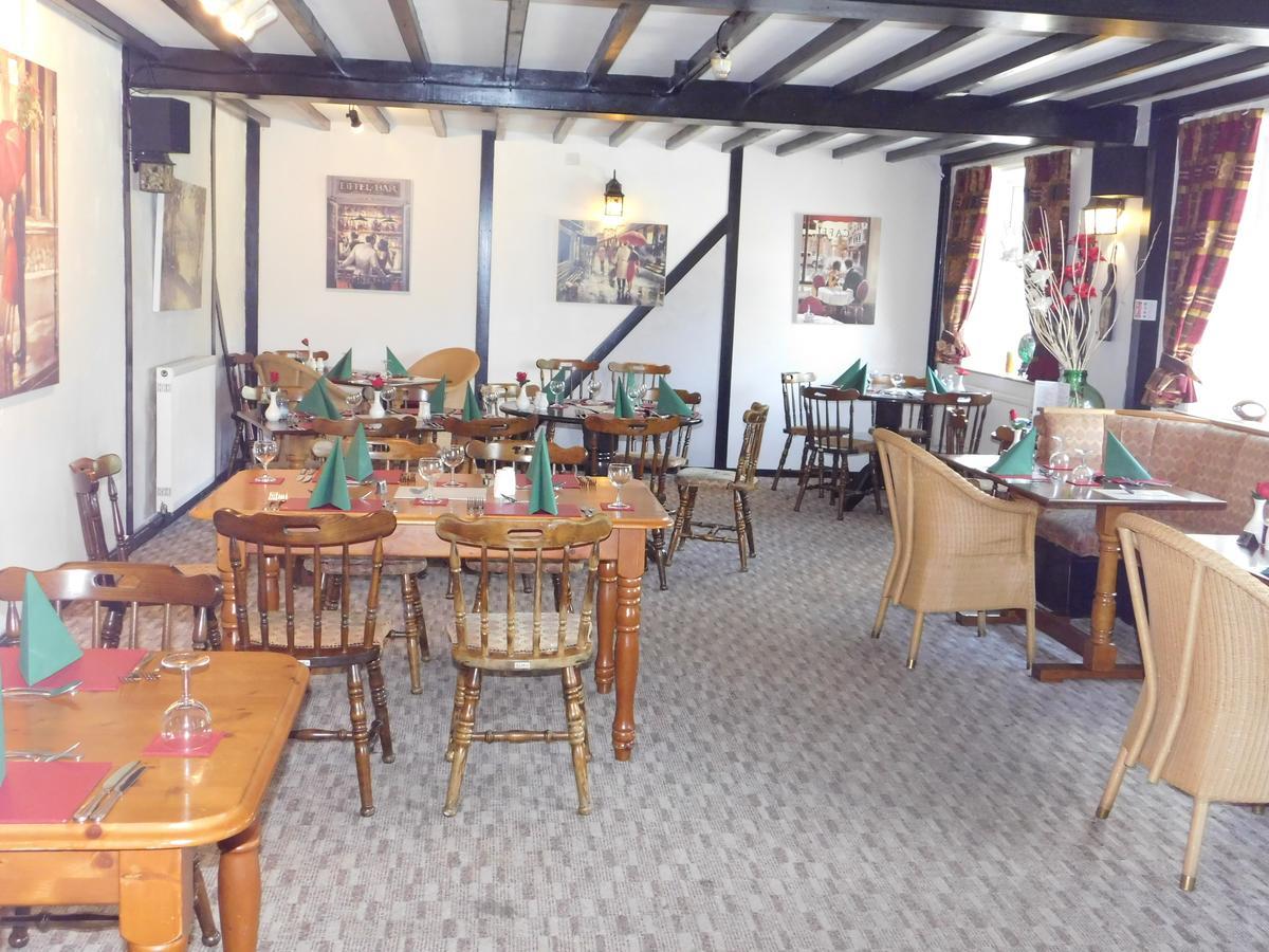 The Railway Inn Forden Екстер'єр фото