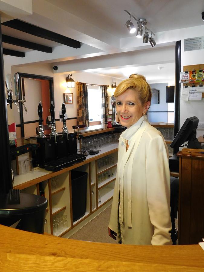 The Railway Inn Forden Екстер'єр фото