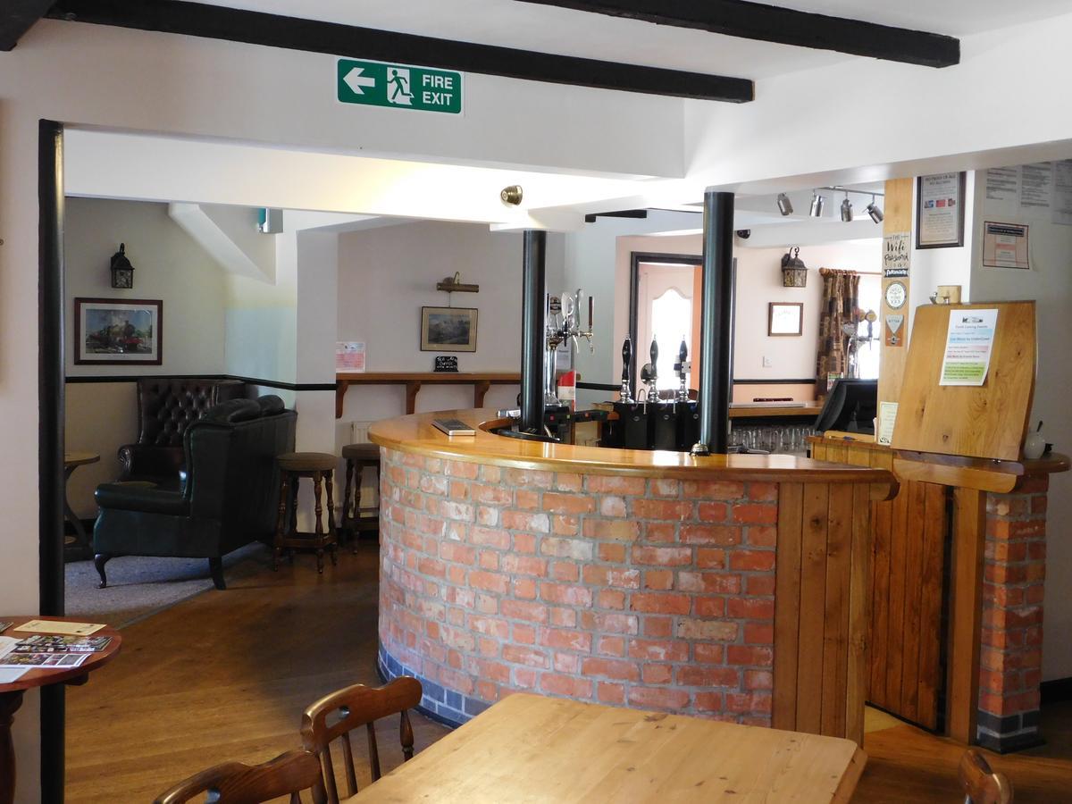 The Railway Inn Forden Екстер'єр фото