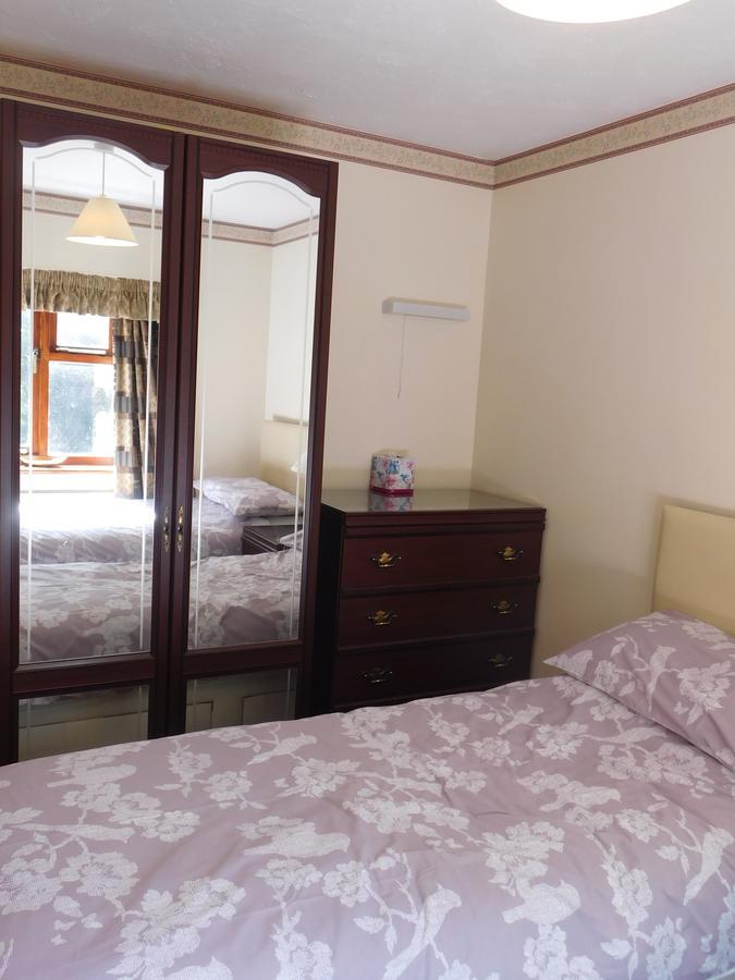 The Railway Inn Forden Екстер'єр фото