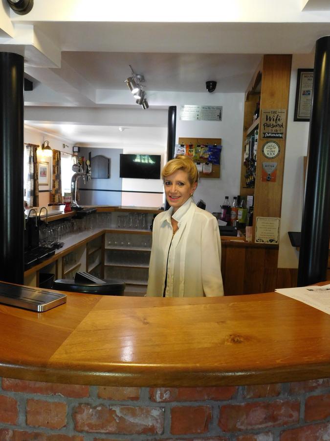 The Railway Inn Forden Екстер'єр фото