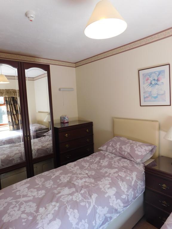The Railway Inn Forden Екстер'єр фото