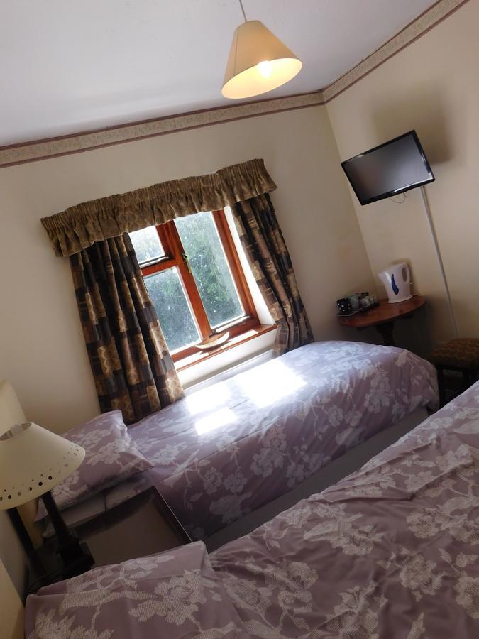 The Railway Inn Forden Екстер'єр фото