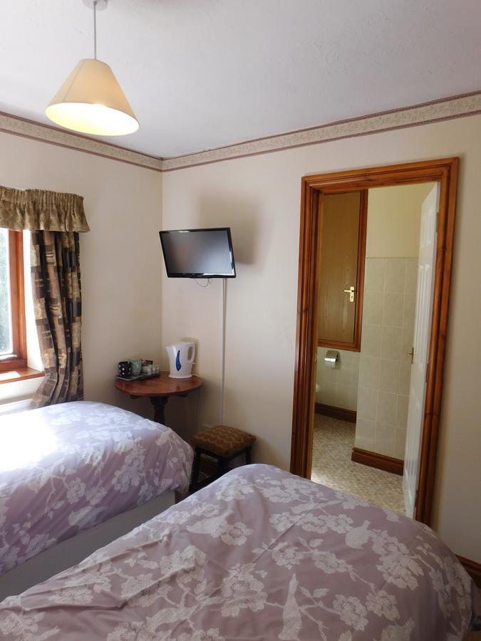 The Railway Inn Forden Екстер'єр фото