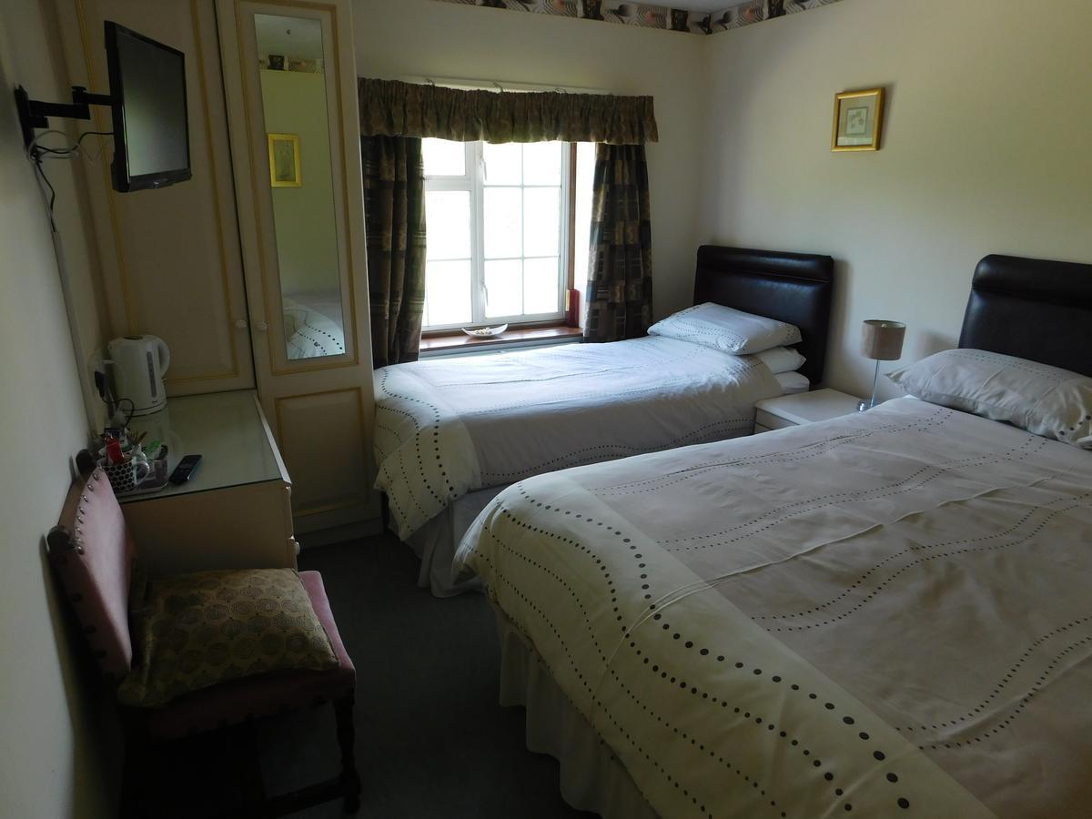 The Railway Inn Forden Екстер'єр фото